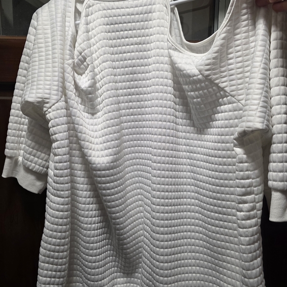 White Quilted Pullover with Zipper - Picture 4 of 4